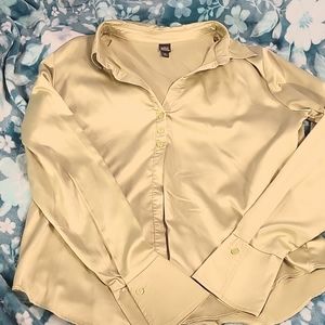 Beautiful Peridot Green color pic doesn't do it justice. Size